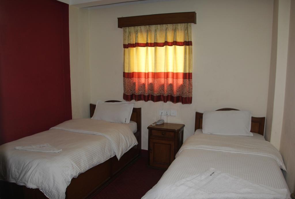 Hotel Api Катманду Экстерьер фото